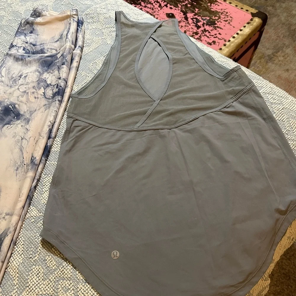 LOT of 2 - LULULEMON top sz 4 and 2 Bird leggings sz S